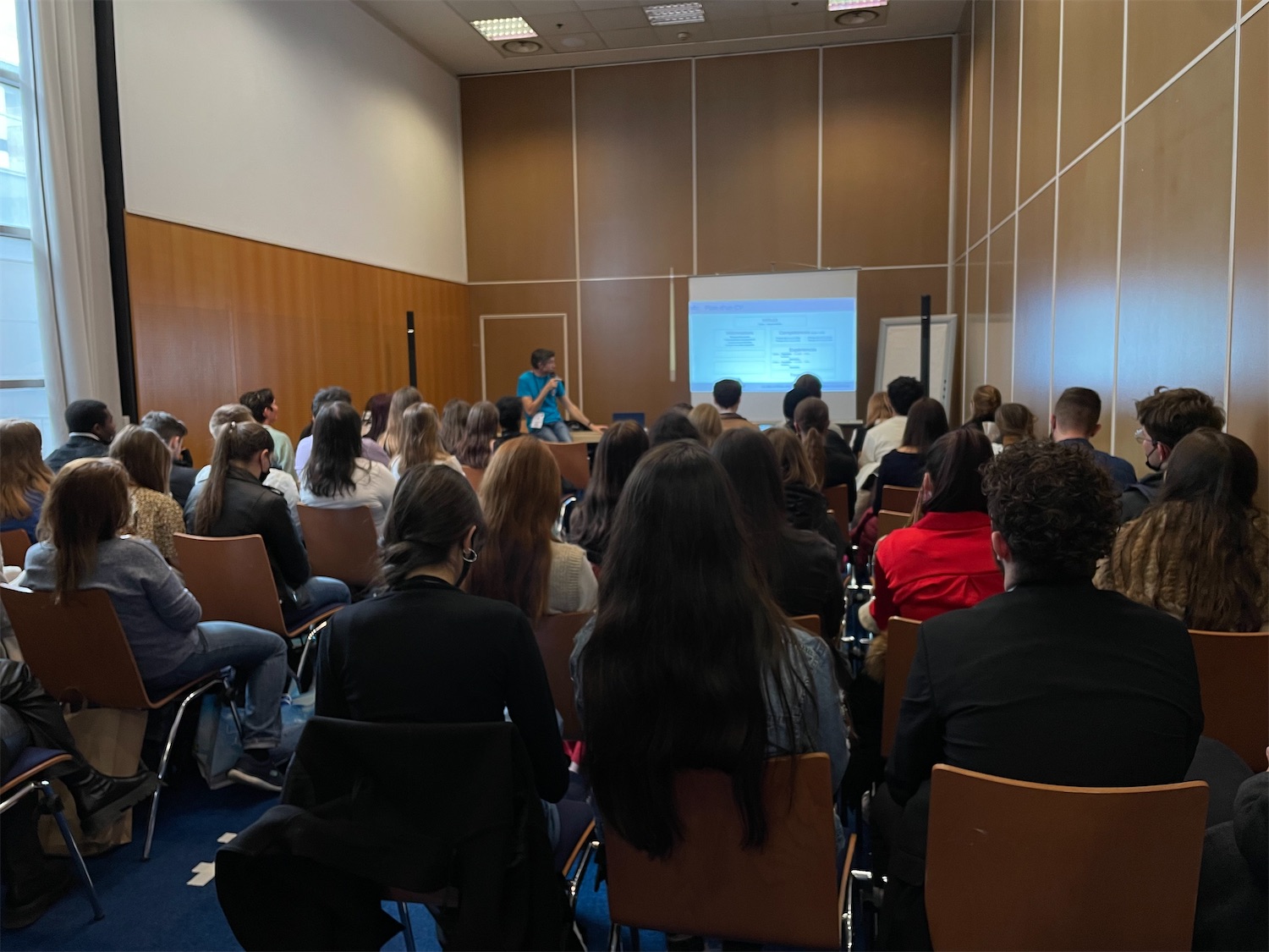 Conférence Emplois Tourisme par. Bertrand Guislain / oncommencelundi.com au SMT vendredi 18 mars 2022